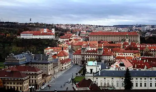 Hradčany vu depuis la tour de la cathédrale Saint-Guy (située dans l'enceinte du château de Prague).