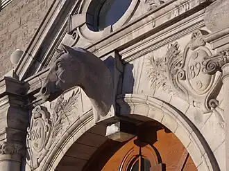 Clé de voute en forme de tête de cheval (2012)