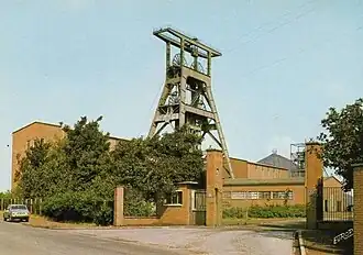 Le puits no&nbsp;18, et sur sa droite, le puits no&nbsp;18 bis.