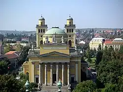 Vue générale de la cathédrale d'Eger.