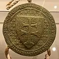 Revers du deuxième double sceau (1366-1382) du roi Louis Ier de Hongrie (1342-1382). La conception moderne des armoiries de la Slovaquie par Ladislav Čisárik s'inspire de ce sceau hongrois médiéval.