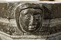 Détail des fonts baptismaux.