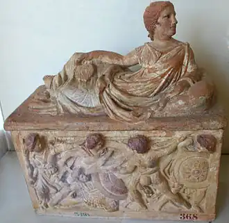 Femme étrusque semisdraiata d'un sarcophage figuré à Pérouse.