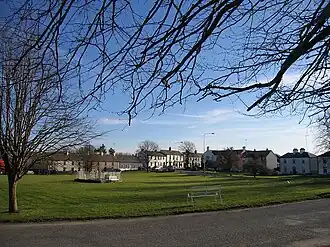 Espace vert au centre du village.