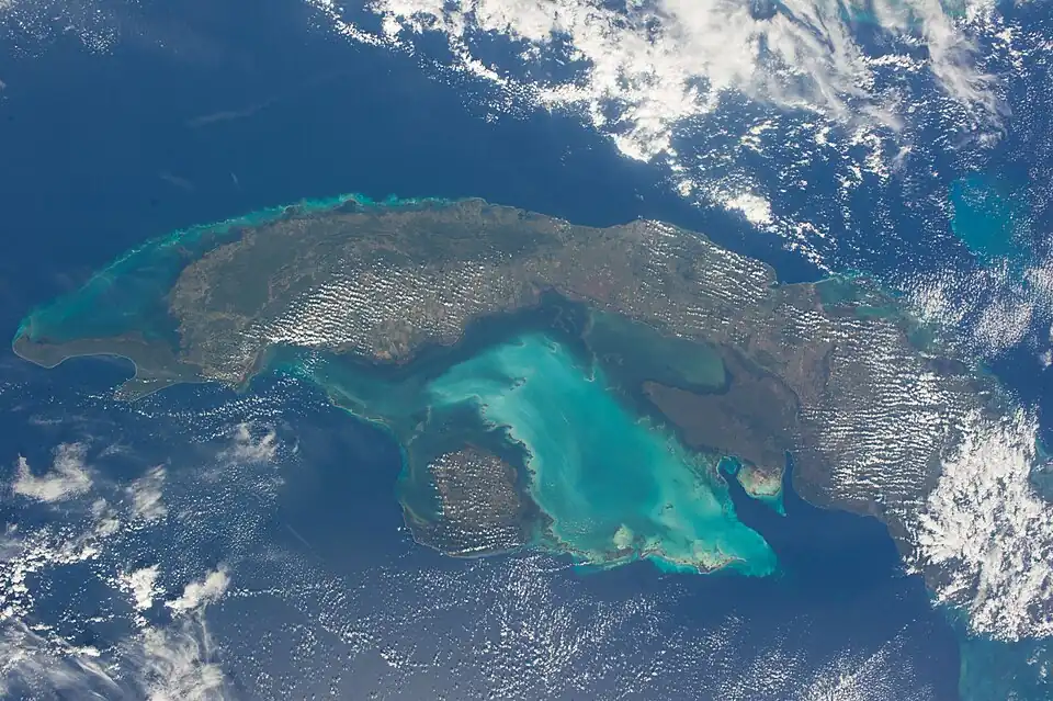 Vue satellite vers le nord-ouest,golfe de Batabanó en bleu turquoise, Cuba au nord avec la péninsule de Zapata, isla de la Juventud au sud
