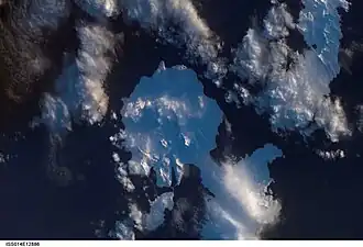 Les îles Atka et Amlia vues depuis la station spaciale internationale en 2007.