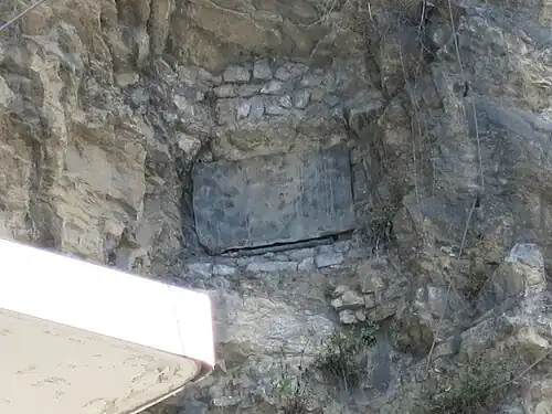 Une embrasure camouflée de l'ouvrage d'infanterie A389.