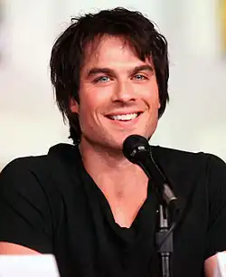 Ian Somerhalder interprète Boone Carlyle.