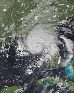 Idalia à son apex, juste avant de toucher la côte floridienne le 30 août à 7&nbsp;h&nbsp;15&nbsp;UTC.