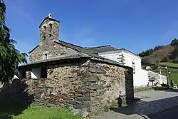 L'église romane de Santiago.