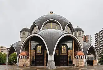 L'église Saint-Clément d'Ohrid (1972) de Slavko Brezoski à Skopje brouille les frontières entre l'architecture religieuse macédonienne et le postmodernisme