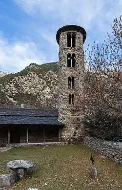 Portique et clocher.