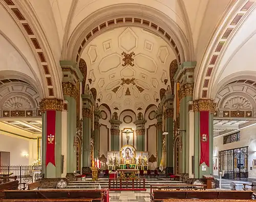 Intérieur, même église, même moment.