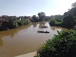 Transport par lakana (pirogues) sur l'Ikopa.