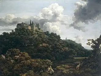 Château au sommet d'une colline très boisée.