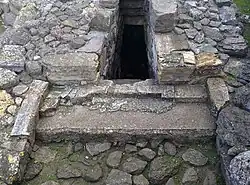 Il lastrico del pozzo sacro di Sant'Anastasia