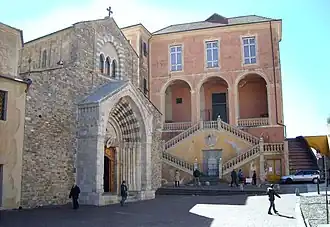 Extérieur de la cathédrale de Vintimille.