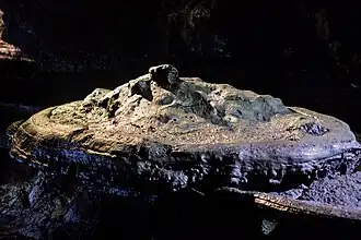 Îlot de lave créée par contournement de la lave autour de zones plus dures