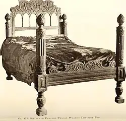 Lit à piliers bas (XVIe&nbsp;siècle, noyer, provenant du Palazzo Davanzati, Florence, Italie.