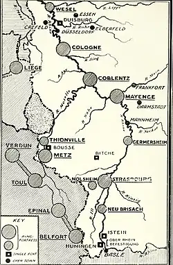 Carte noir et blanc montrant les villes fortifiées.