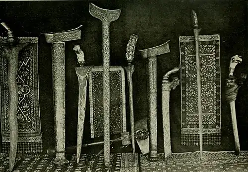 5. Divers types de kriss malais.