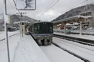 521-0 à Imajo sous un temps typique hivernal.