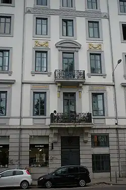 13 quai Lassagne (25-27 rue Royale).