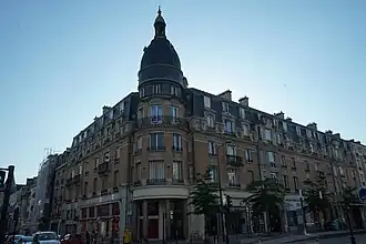 Immeuble d'angle, rue du cadran et cours Langlet,