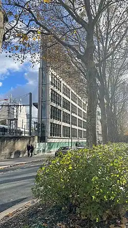 Immeuble de bureaux de Christian Hauvette , au no 9.