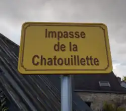Un panneau  d'impasse à Pleucadeuc (France).