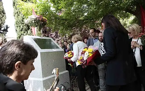 Les maires de Madrid et de Paris, Manuela Carmena et Anne Hidalgo, ont inauguré le Jardin de los Combatientes de la Nueve à Madrid.