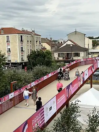 La pente de la passerelle le jour de son inauguration
