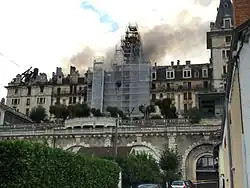 Vue d'un monument historique en feu d'Aix-les-Bains.