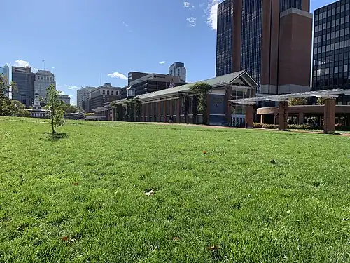 Vue extérieure du centre d'accueil des visiteurs