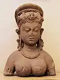 Buste féminin. Statue du VIIe siècle de style Vardhana, originaire de Gwalior.