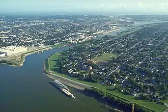 Vue de l’Industrial Canal depuis le Mississippi en regardant vers le lac Pontchartrain avant le 29 août 2005.