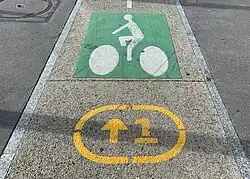 Marquage au sol de la ligne 1 du vélopolitain, Porte de Vincennes