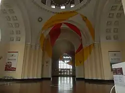 Intervention de Felice Varini sur l’espace intérieur du Yerevan Railway station building