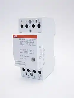 Contacteur de petite puissance tétrapolaire.