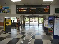 Hall des voyageurs vers les quais.