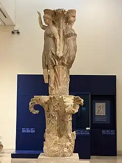 Danseuses de Delphes. Partie supérieure de la colonne