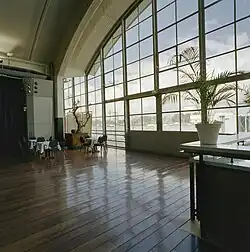 Intérieur du terminal.