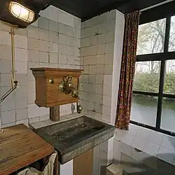 Pierre d'évier et pompe à bras, Hollande, XIXe&nbsp;siècle (?).