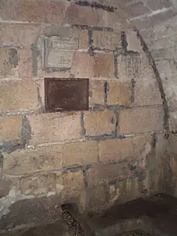 L'intérieur du bâtiment de la fontaine aux Moines, abritant un bassin de décantation.