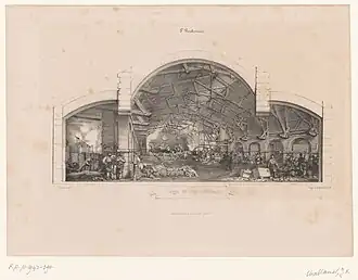 Lithographie d'après un tableau représentant l'intérieur d'une forge avec des ouvriers au travail. Au premier plan, on aperçoit un groupe d'ouvrier immobiles adossés à un pilier. On observe au second plan, derrière les ouvriers aux machines, la magnifique architecture de la halle imaginée par Emile Martin.