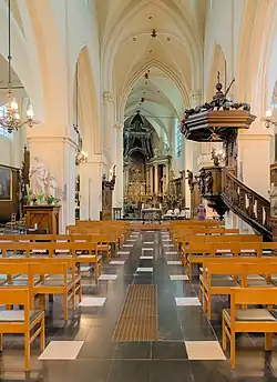 La nef et la chaire de vérité.