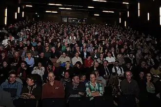 Festivaliers à l'Hôtel de ville de Mannheim.