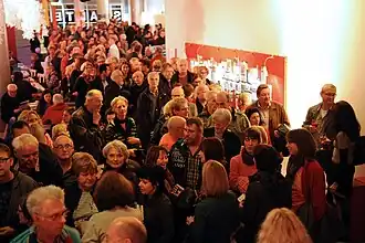Foule de visiteurs du festival à l'Hôtel de ville de Mannheim.