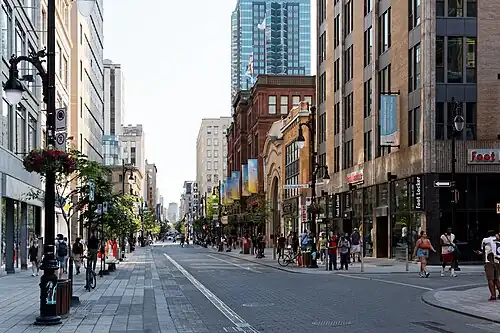 Description de l'image Intersection of Ste-Catherine and City Councillors, Montreal, May 28, 2023.jpg.