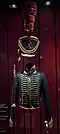 Dolman et shako du bataillon des marins de la Garde impériale, vers 1804 - 1814, conservé au musée de l'Armée.